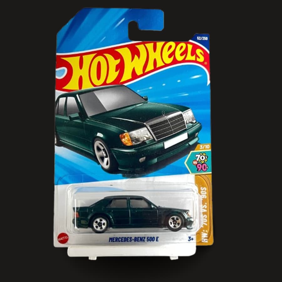 Mercedes-Benz 500 E HW '70s vs. '90s (Xanh lá)